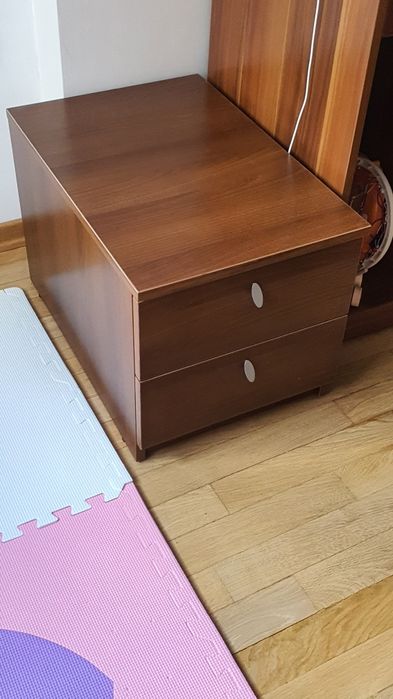 2 бр. нощни шкафчета от MDF – цвят орех