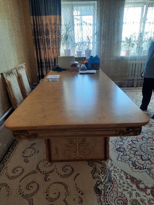 Столь со стульями