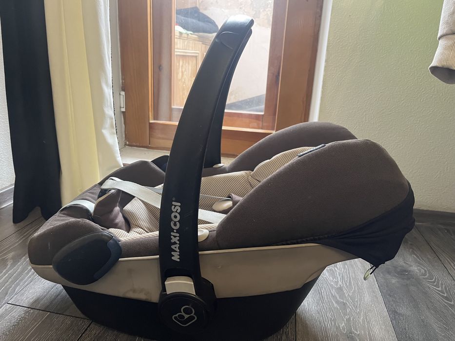 Автокресло 0+ maxi cosi pebble plus