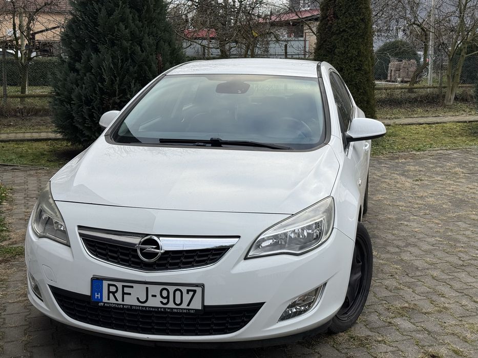 Opel Astra J 1.4 Turbo 2012