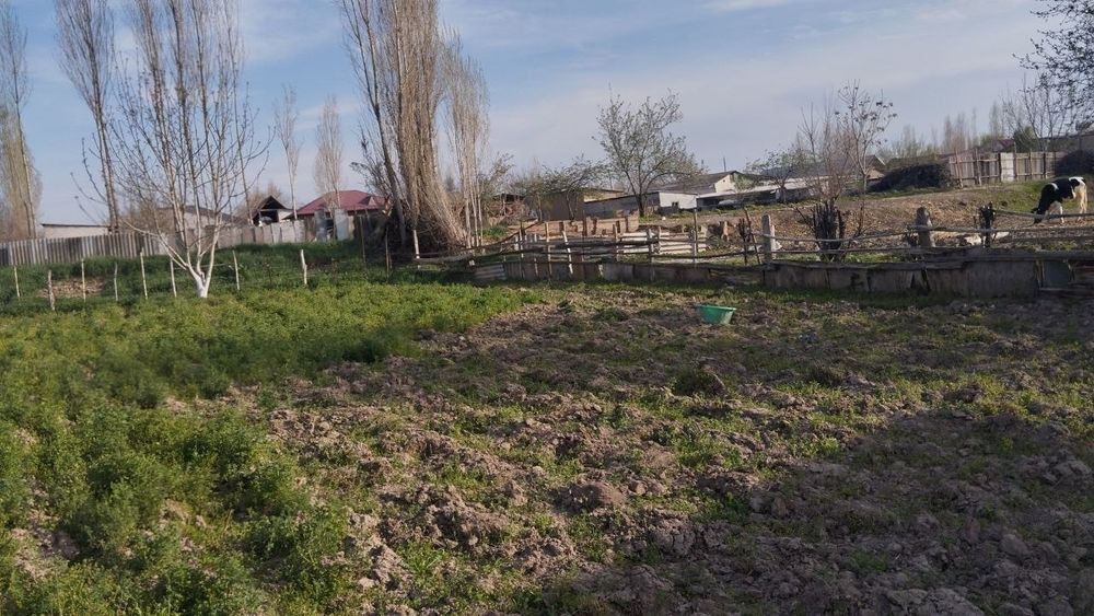 Uy sotiladi zor narhda