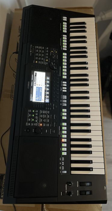 Orga Yamaha PSR S 775