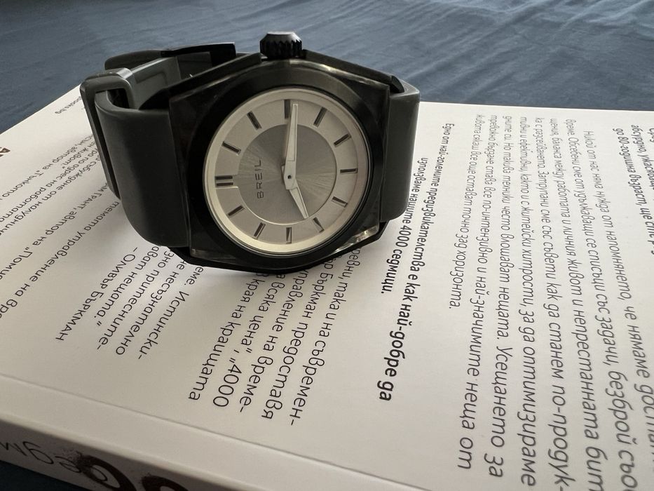 Часовник breil