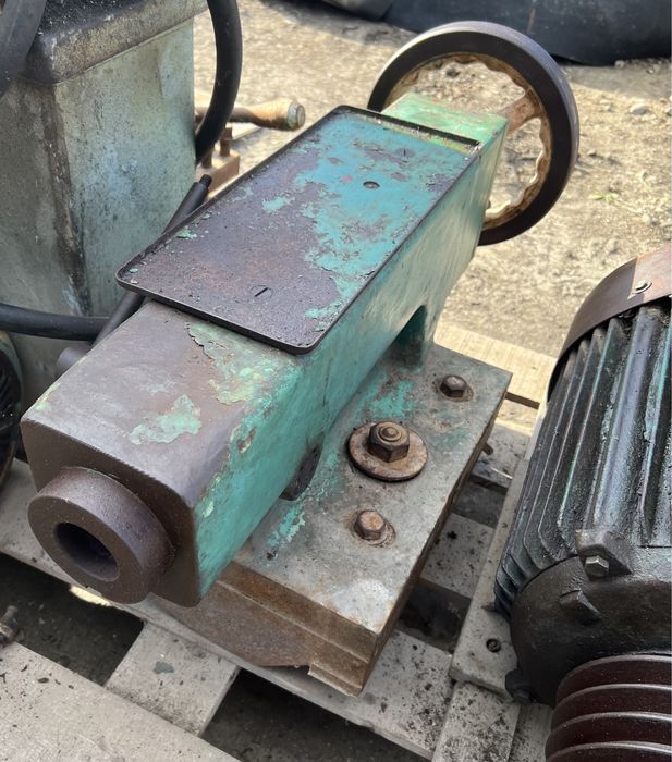 Задно седло и кръстат супорт от корейски струг