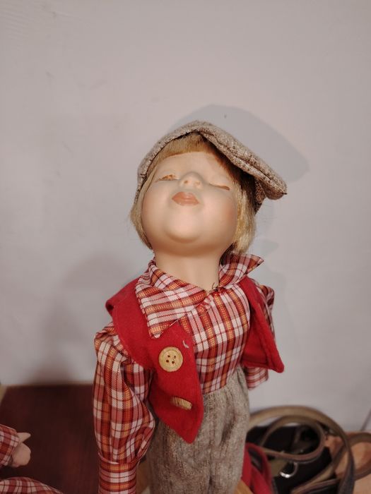 Продам куклы фарфоровые.