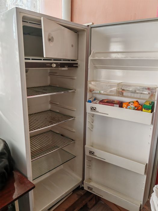 Холодильник.    .      .