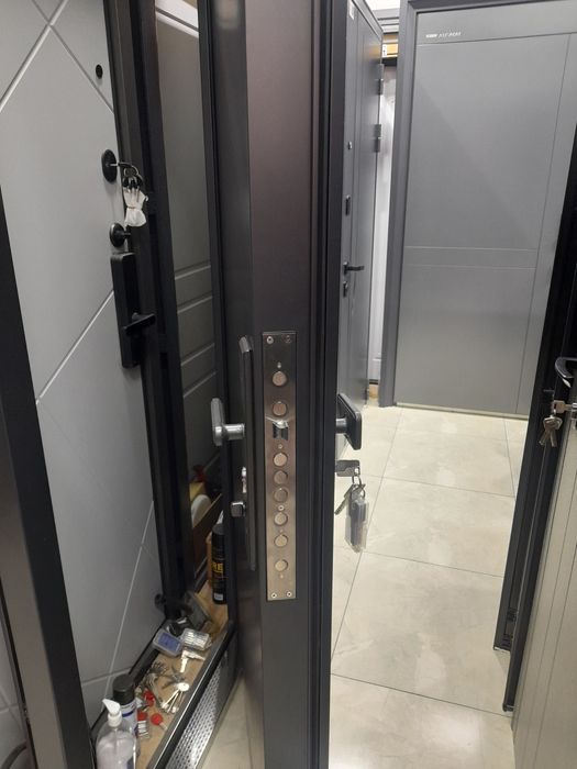 Установщик   Двери