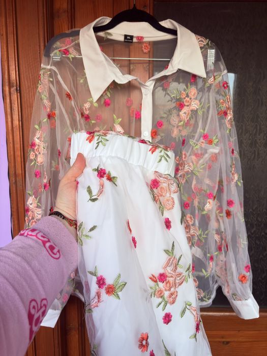 Compleu superb brodat