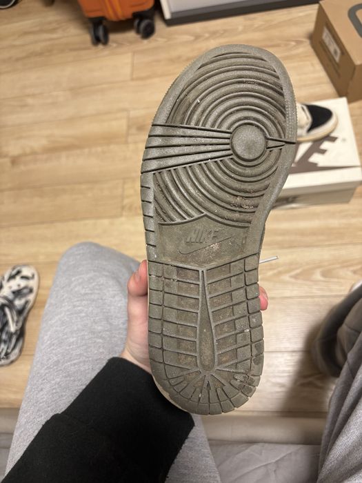 Travis scott jordan 1 low olive