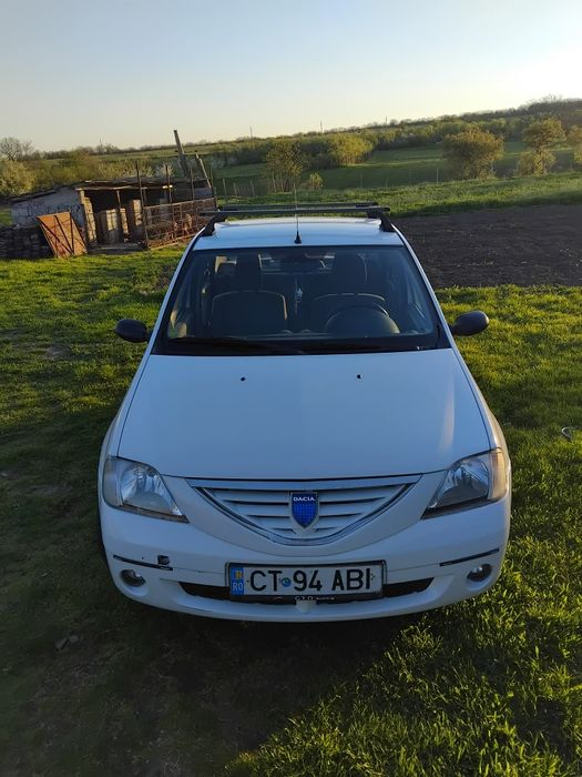 Vând Dacia Logan