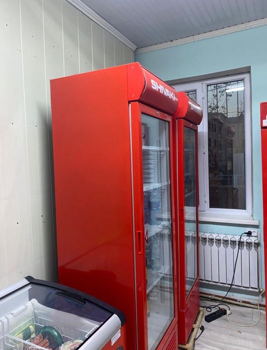 Витринный холодильник.