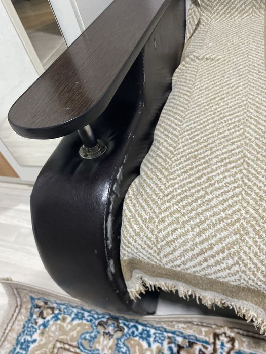 Продам диван Черный