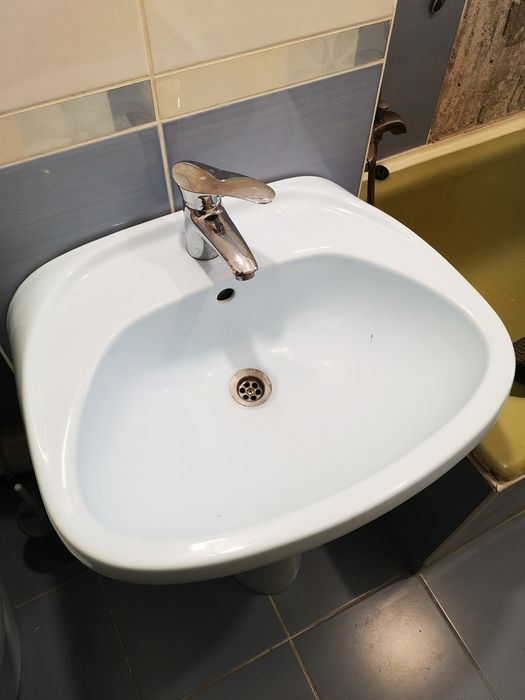 Chiuveta ieftina cu picior