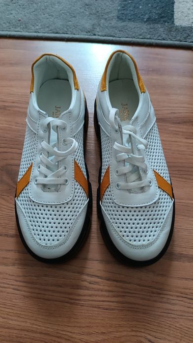 Продам турецкие кроссовки