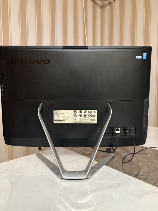 Моноблок Lenovo C560