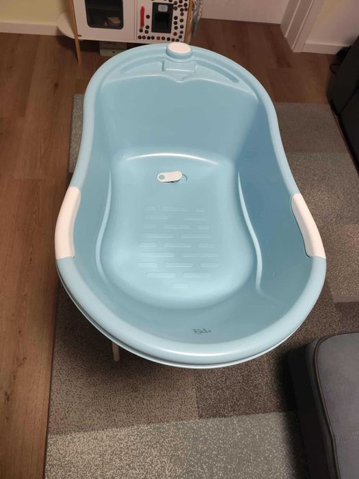 Детска вана със стойка