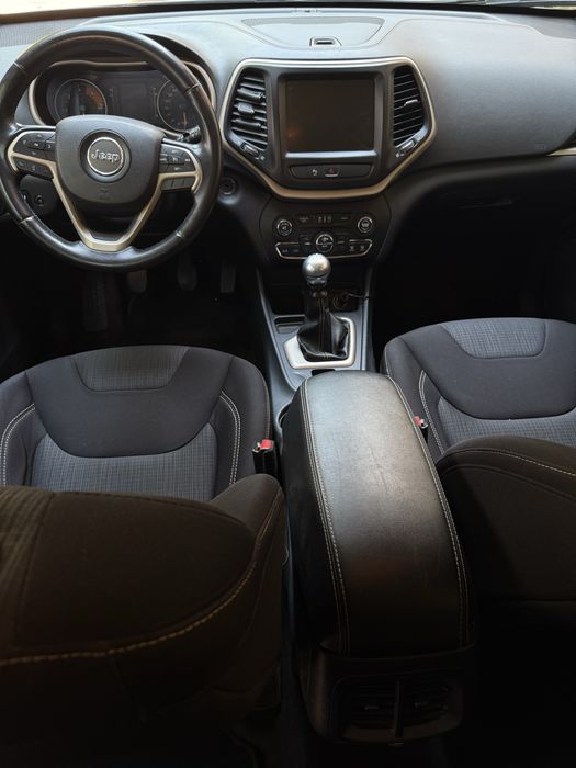 Vand Jeep Cherokee 2016 verificat Carvertical
