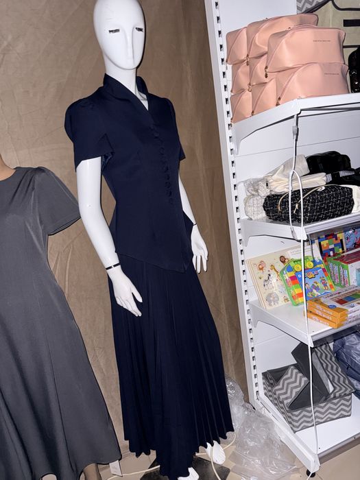 Продам рейл для одежды и манекен