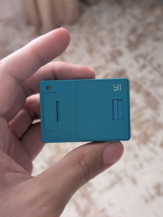 Продам экшен камеру Xiaomi Yi