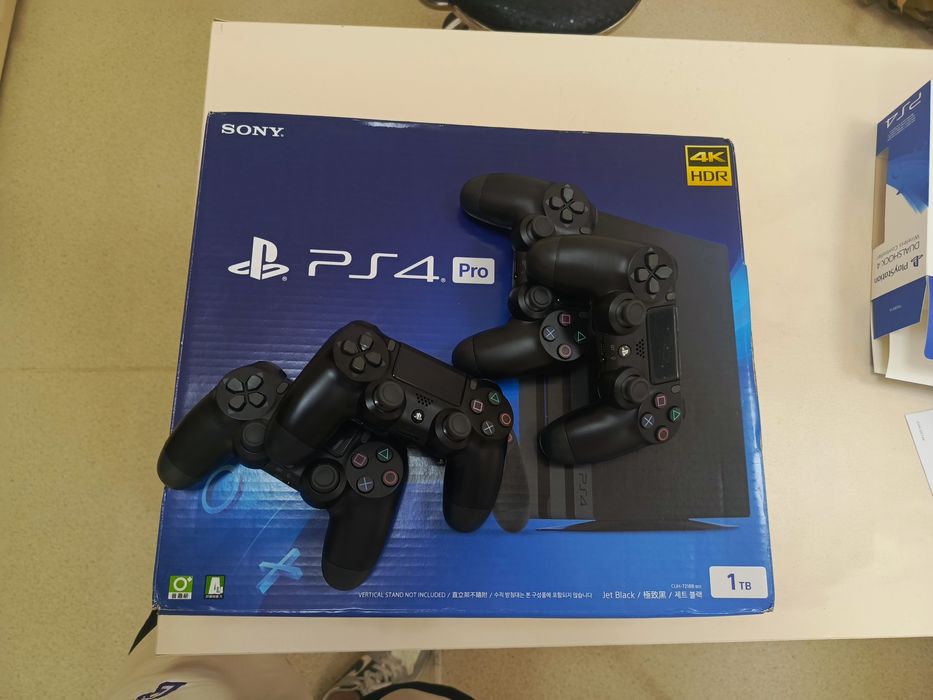 Play Station 4 pro 1 tb