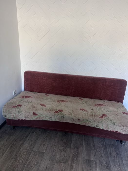 Продается тахта в отличном состоянии ……..