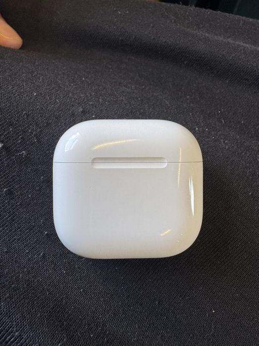 Carcasa casti Airpods 4 fara izolare sunet