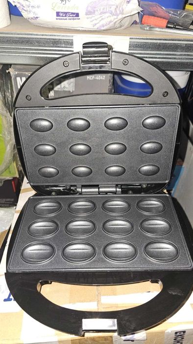 Уред за сладки орехчета Adler AD-3071, Мостра