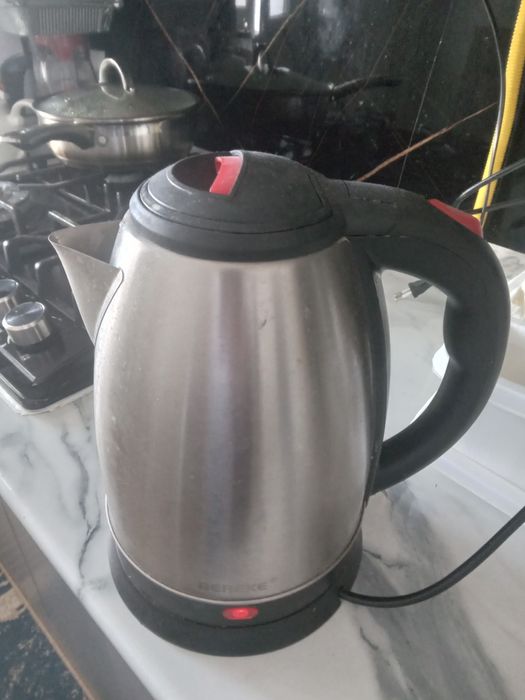 Чайник электрический рабочий.