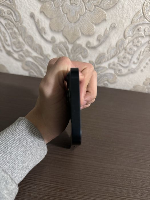 продам IPhone 14