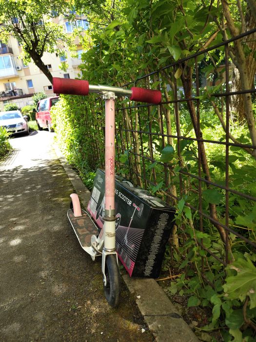 Vând TROTINETĂ pentru fetițe