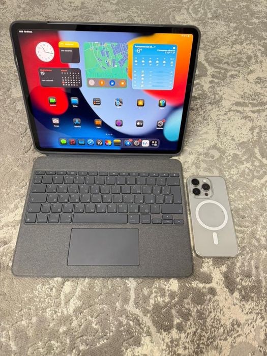 Ipad pro 2022 wifi+5g вместе с клавиатурой