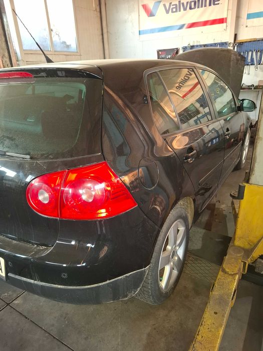 Vând golf 5 pt dezmembrare