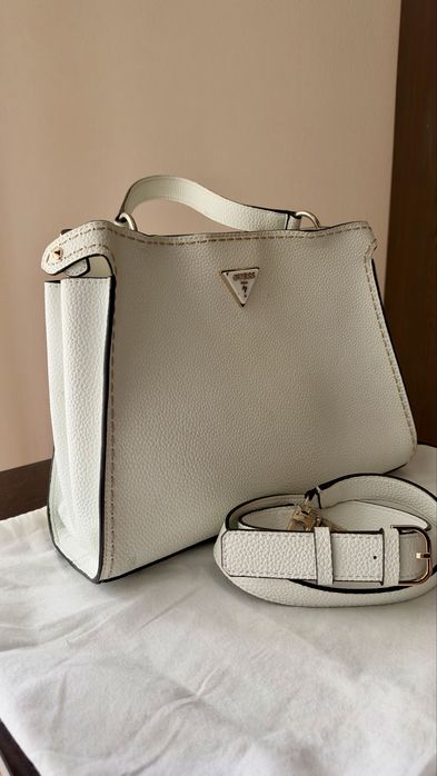 Дамска чанта GUESS