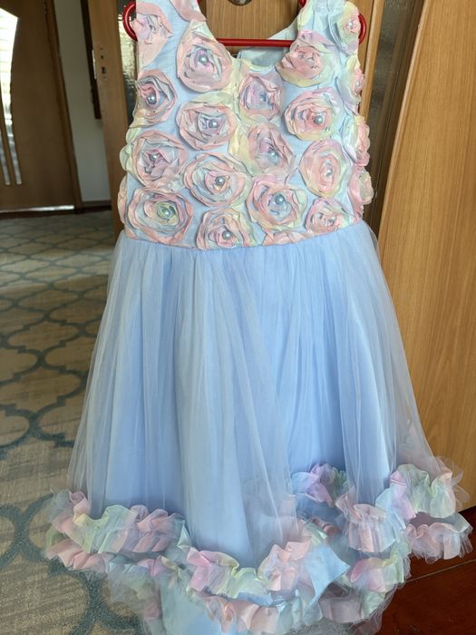 Продам красивое платье для девочки