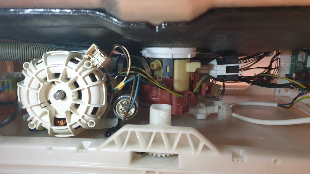 Вградена съдомиялна машина Gorenje GV64161 за части или ремонт