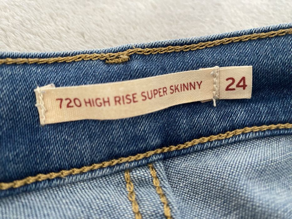 Blugi cu talie înaltă Levi’s