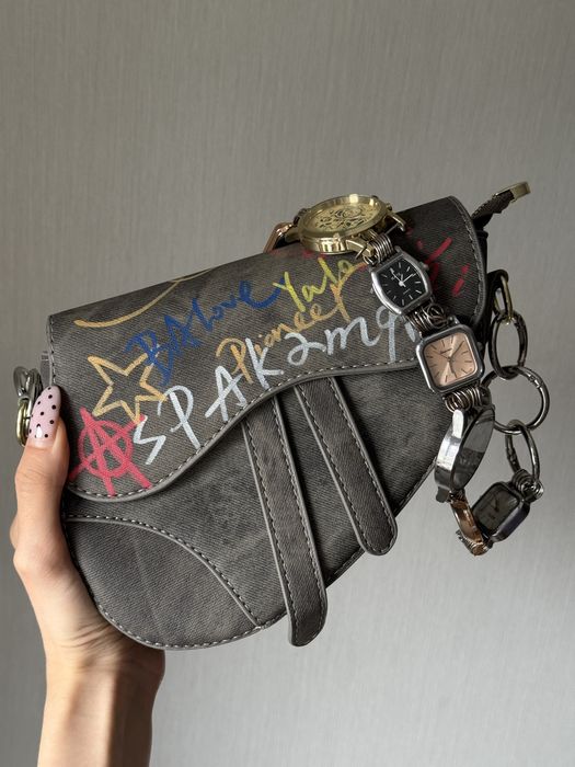 Сумка с необычным ремешком