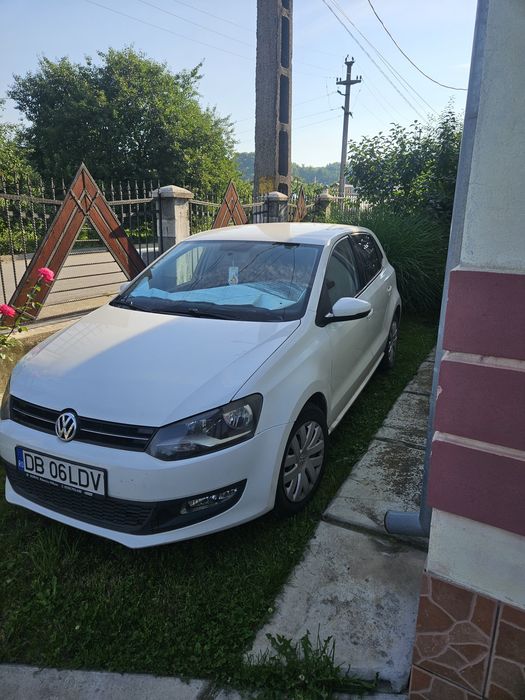 VOLKSWAGEN Polo 2012
