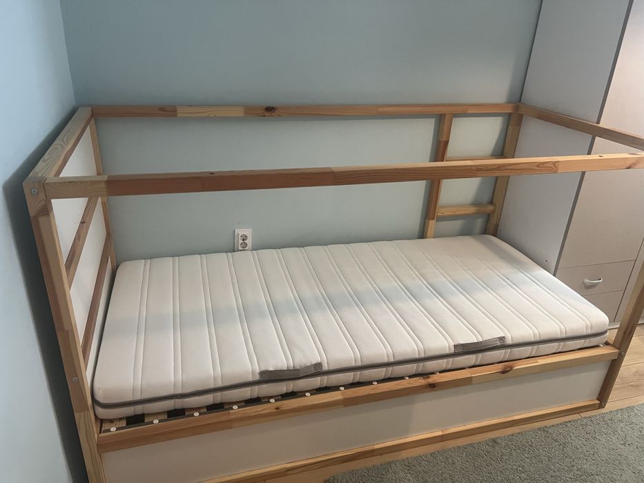 Детско легло IKEA KURA + палатка + матрак MALVIK