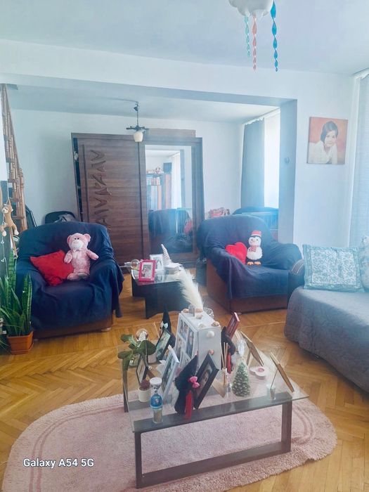 inchiriez apartament 3 camere +mansarda ultra central