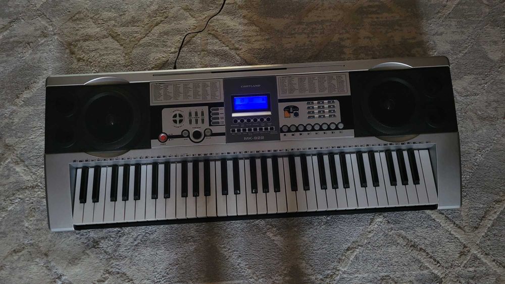 Продам синтезатор