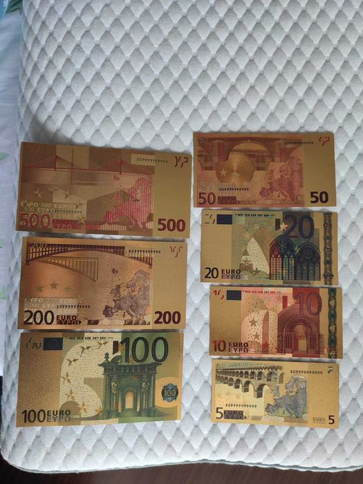 Комплект от 7 бр . Позлатени  банкноти.