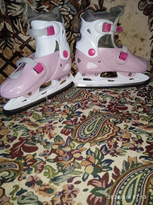 Продам коньки новые