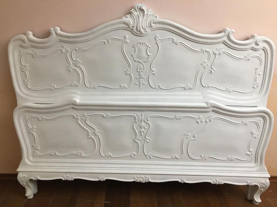 Pat alb stil baroc din lemn