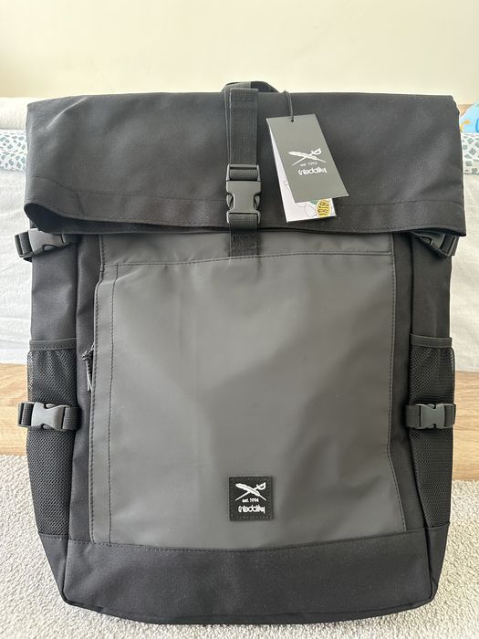 Раница чисто нова