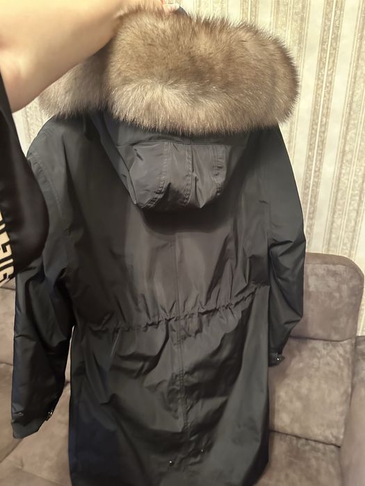 Продам парку женскую