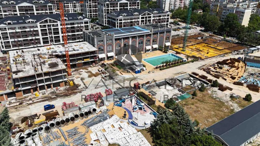 Продава се Тристаен апартамент в Пловдив, Тракия - 122 кв.м за 1493 €/кв.м - Снимка #1