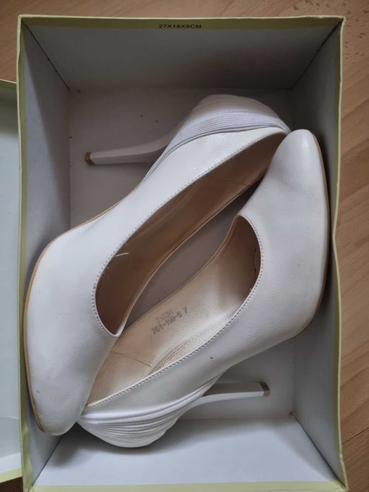 Туфли свадебные 38 продам