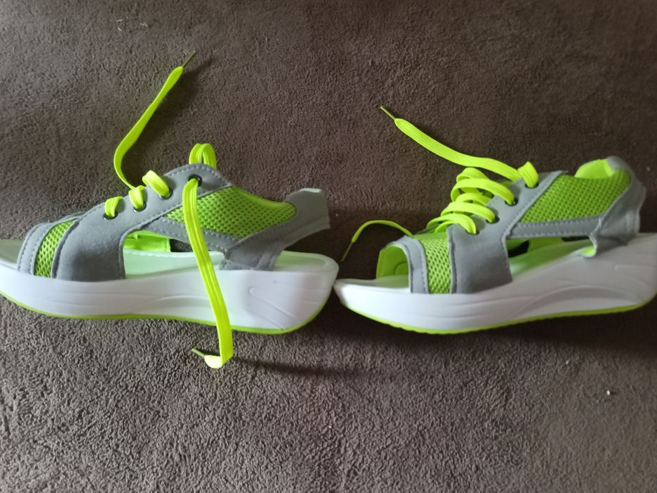 Дамски летни спортни обувки