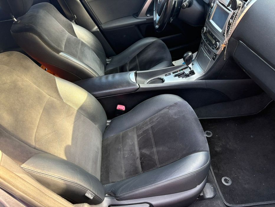Toyota Avensis 2015